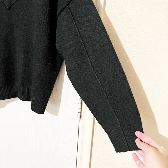 [Scoop] Black V-Neck Pullover Sweater - Picture 4 of 9